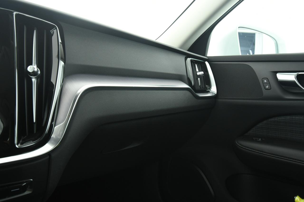 VOLVO V60 Cross Country 2.0 b4 Core awd auto CAMERA+FULL LED
