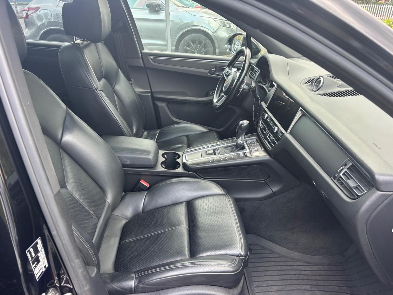 Porsche Macan 2.0-2021