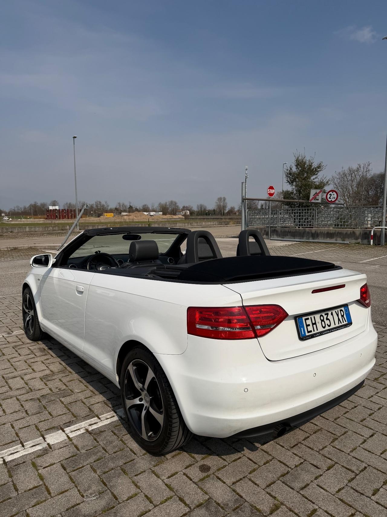 Audi A3 Cabrio 1.6 TDI 105 CV CR Attraction