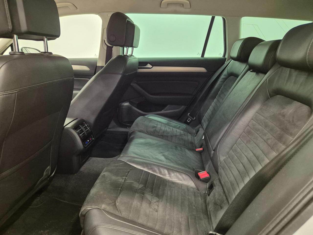 Volkswagen Passat Variant 2.0 tdi Highline 150cv dsg - ACC/Lim - Carplay - Sens. Park.