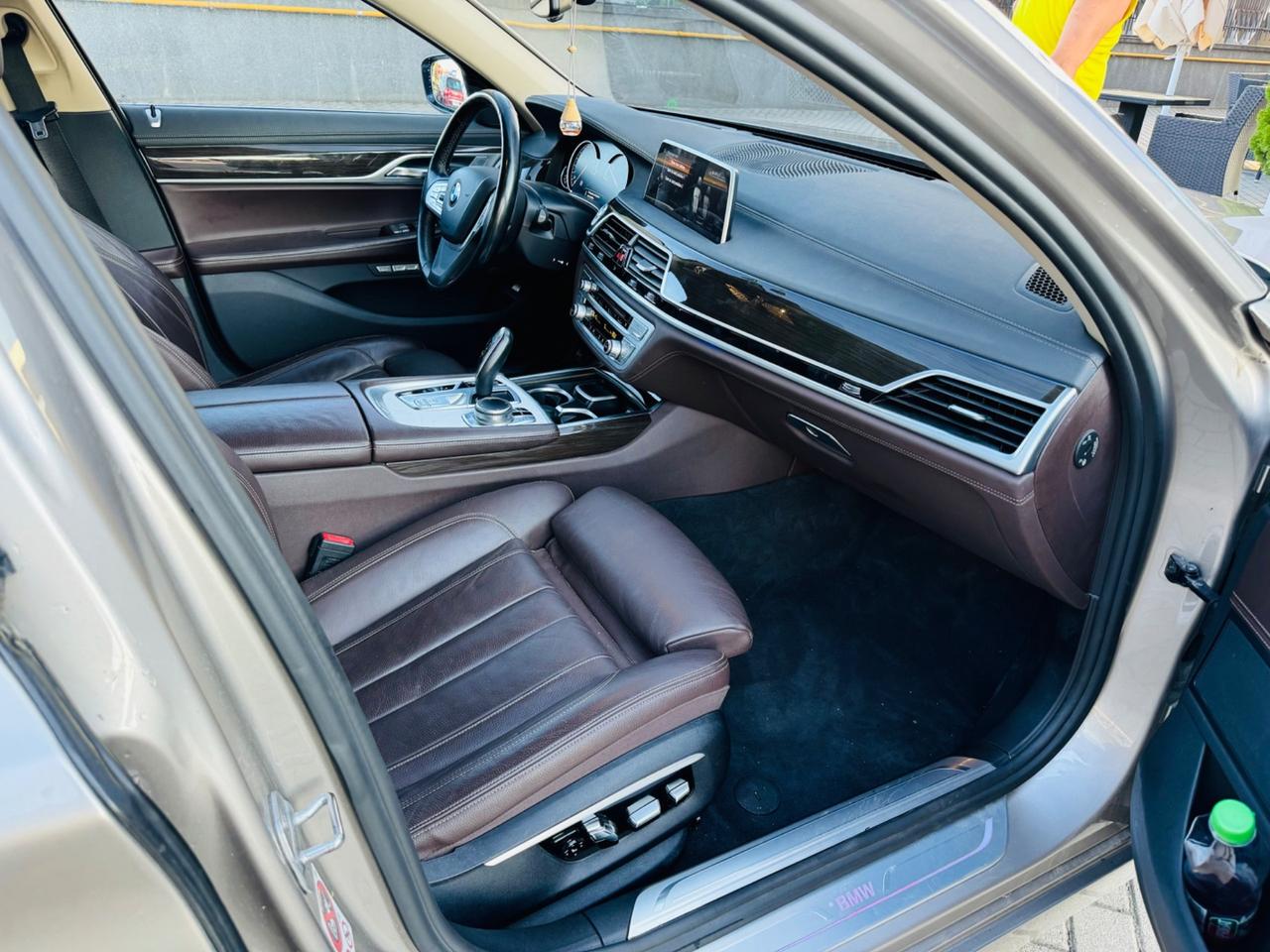 BMW 730d xDrive 265CV Luxury EXPORT