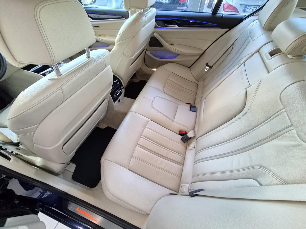 Bmw 530d xDrive Luxury 265cv STRAFUL !!