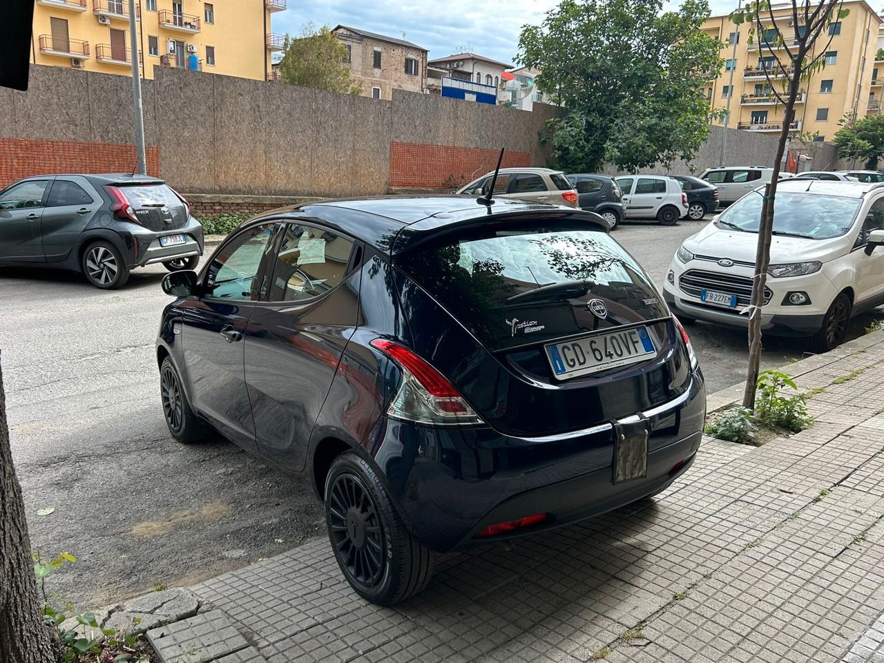 Lancia Ypsilon 1.0 FireFly 5 porte S&S Hybrid Ecochic Gold