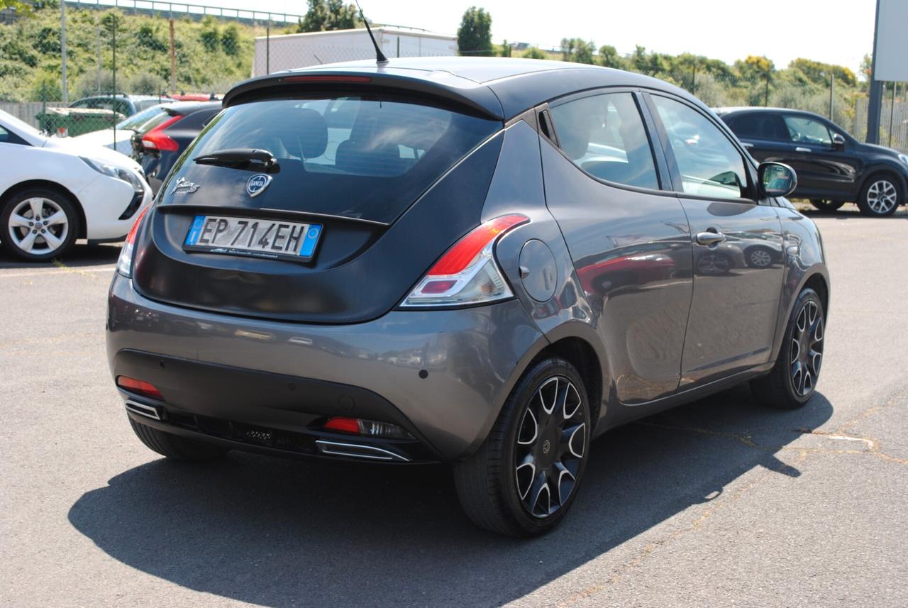 LANCIA YPSILON MOMODESIGN 1.2 69 CV BENZ/GPL