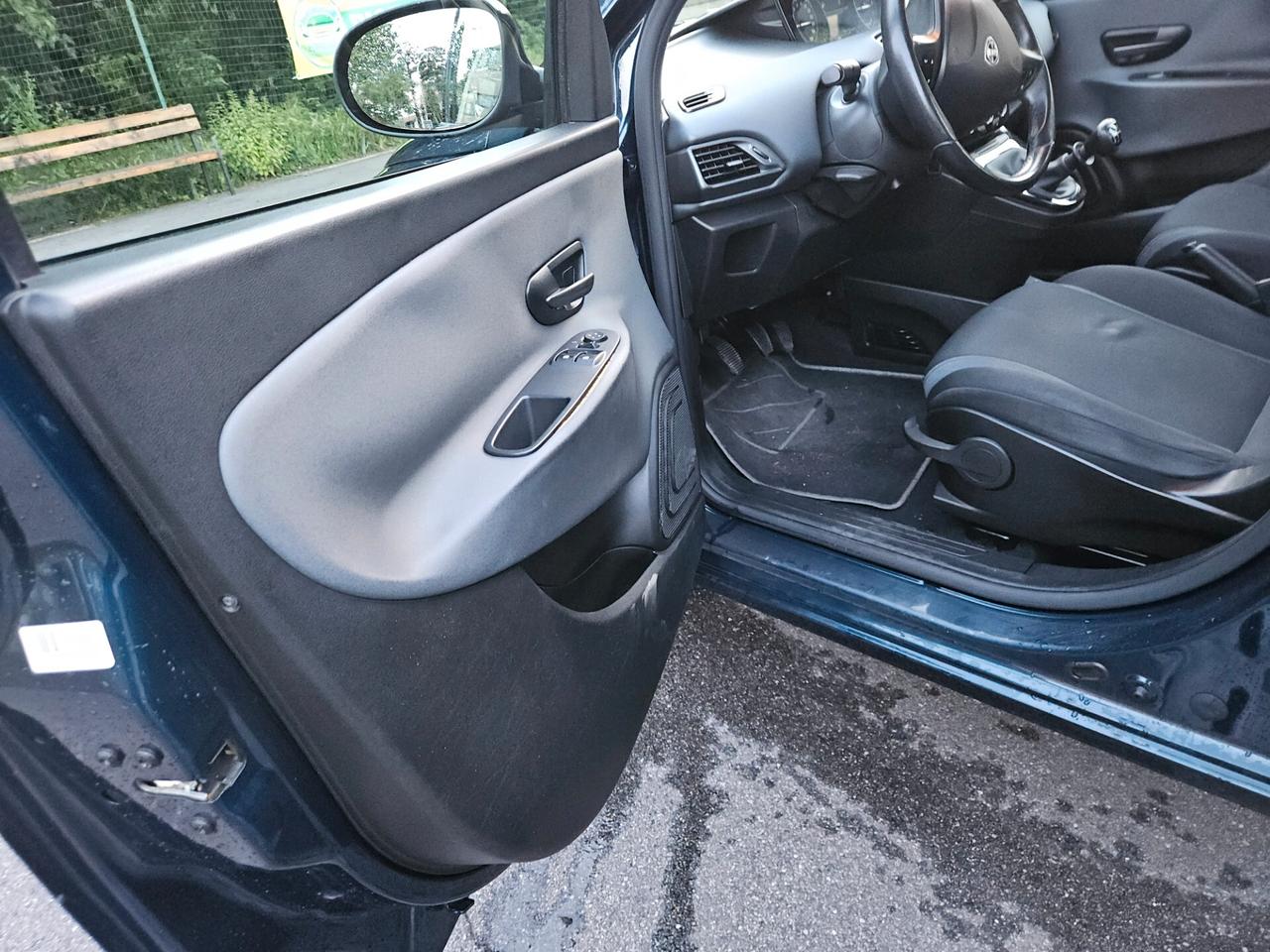 Lancia Ypsilon 0.9 TwinAir 85 CV 5 porte Metano Ecochic Platinum