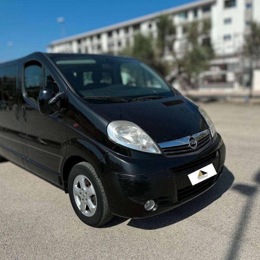 Opel Vivaro furgone 9 posti