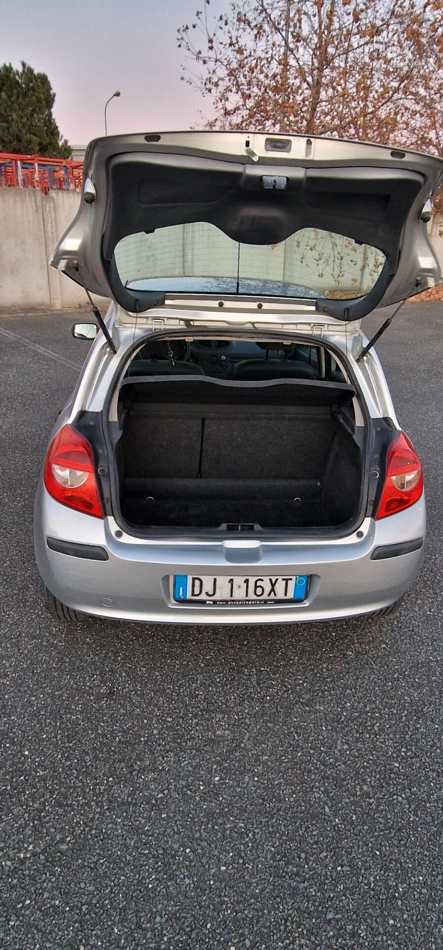 Renault Clio 127.000km neopatentati