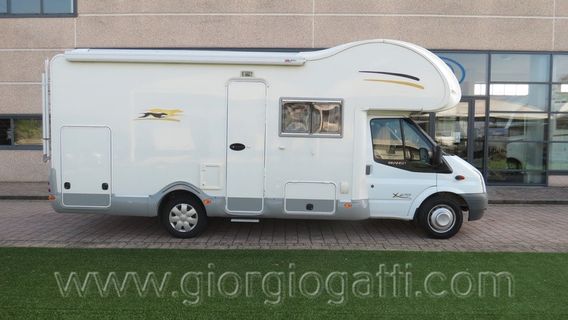 camper Laika X675 mansardato con letti a castello