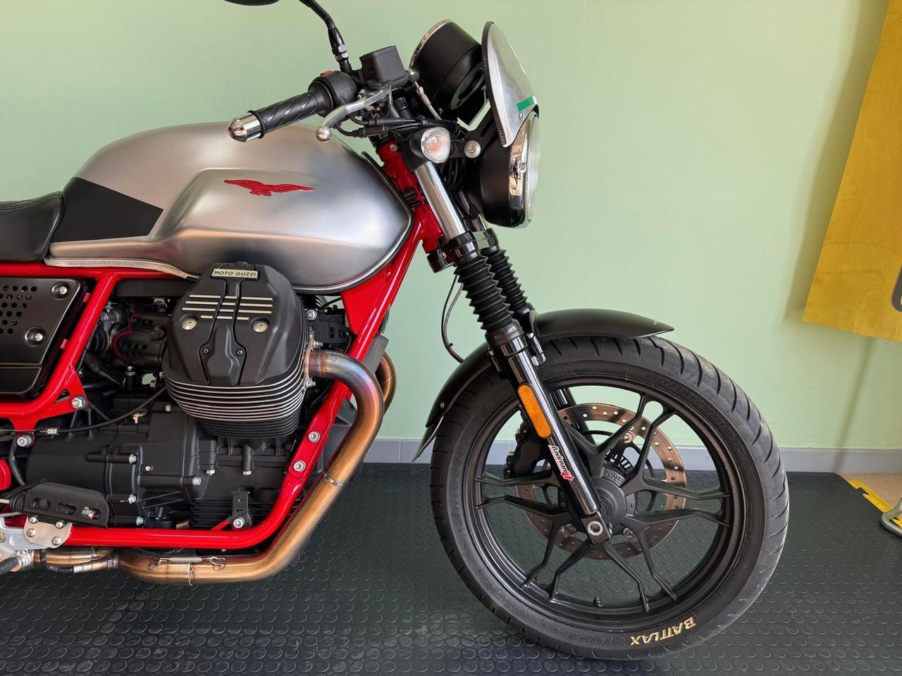 Moto Guzzi V7 III RACER Serie numerata n° 189