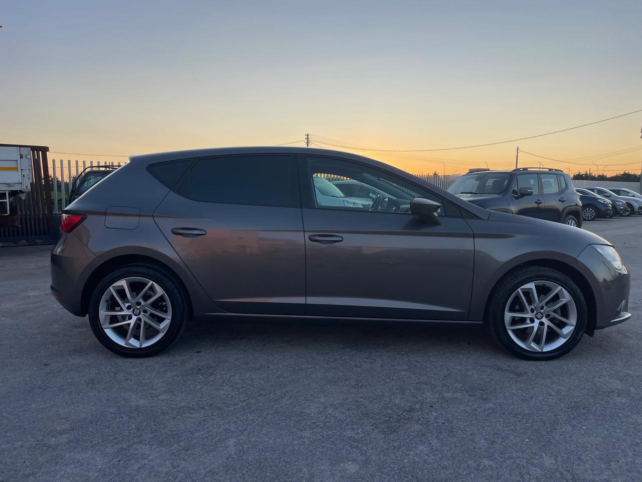 SEAT LEON 1.6 TDI 105CV BERLINA FULL NAVI MY15