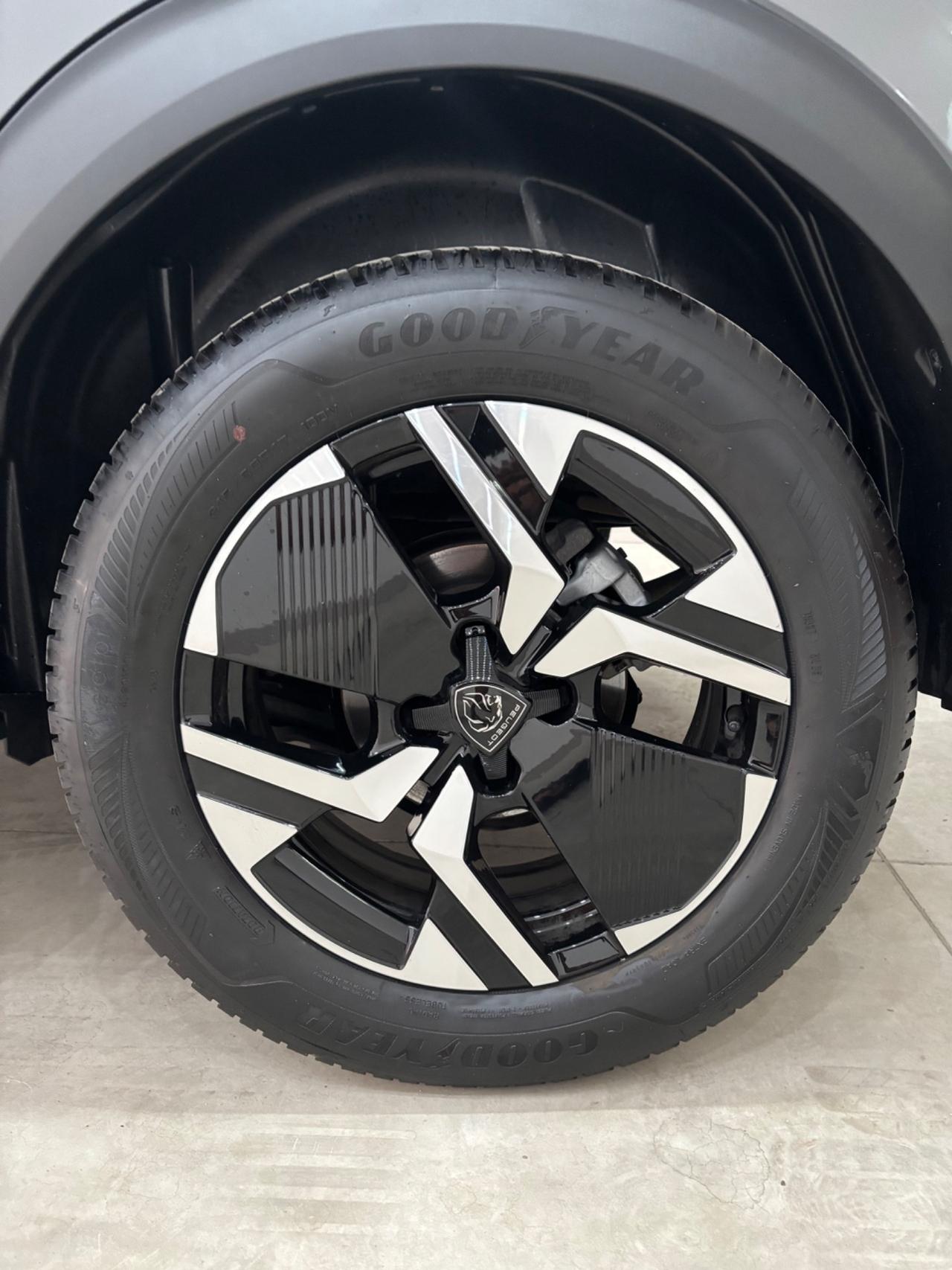 Peugeot 2008 PureTech 130 S&S EAT8 GT