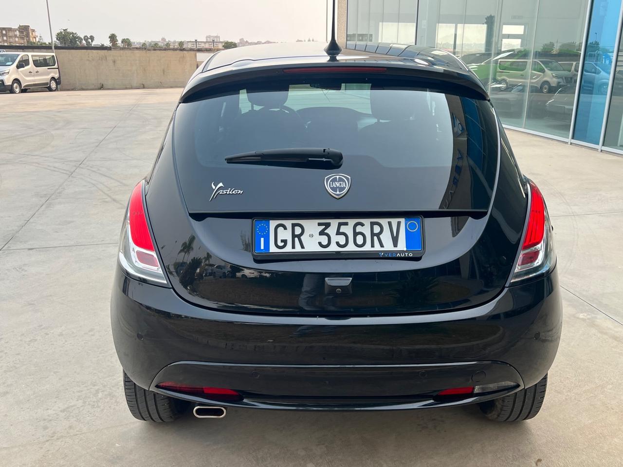 Lancia Ypsilon 1.0 69CV Hybrid Gold - possibilità noleggio no scoring