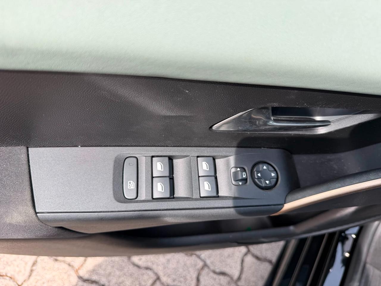 Lancia Ypsilon Hybrid e-DCT Edizione Cassina