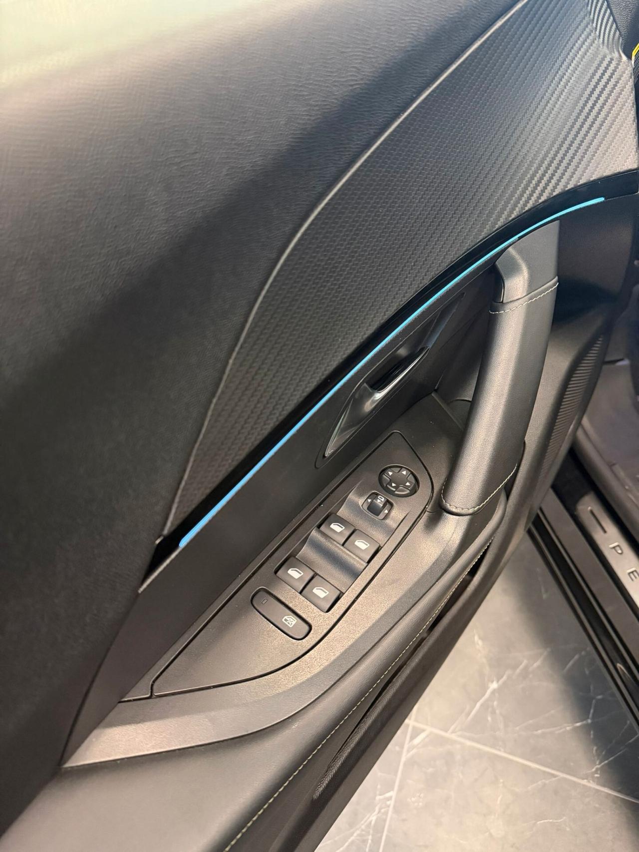 Peugeot 2008 PureTech 130 S&S EAT8 GT