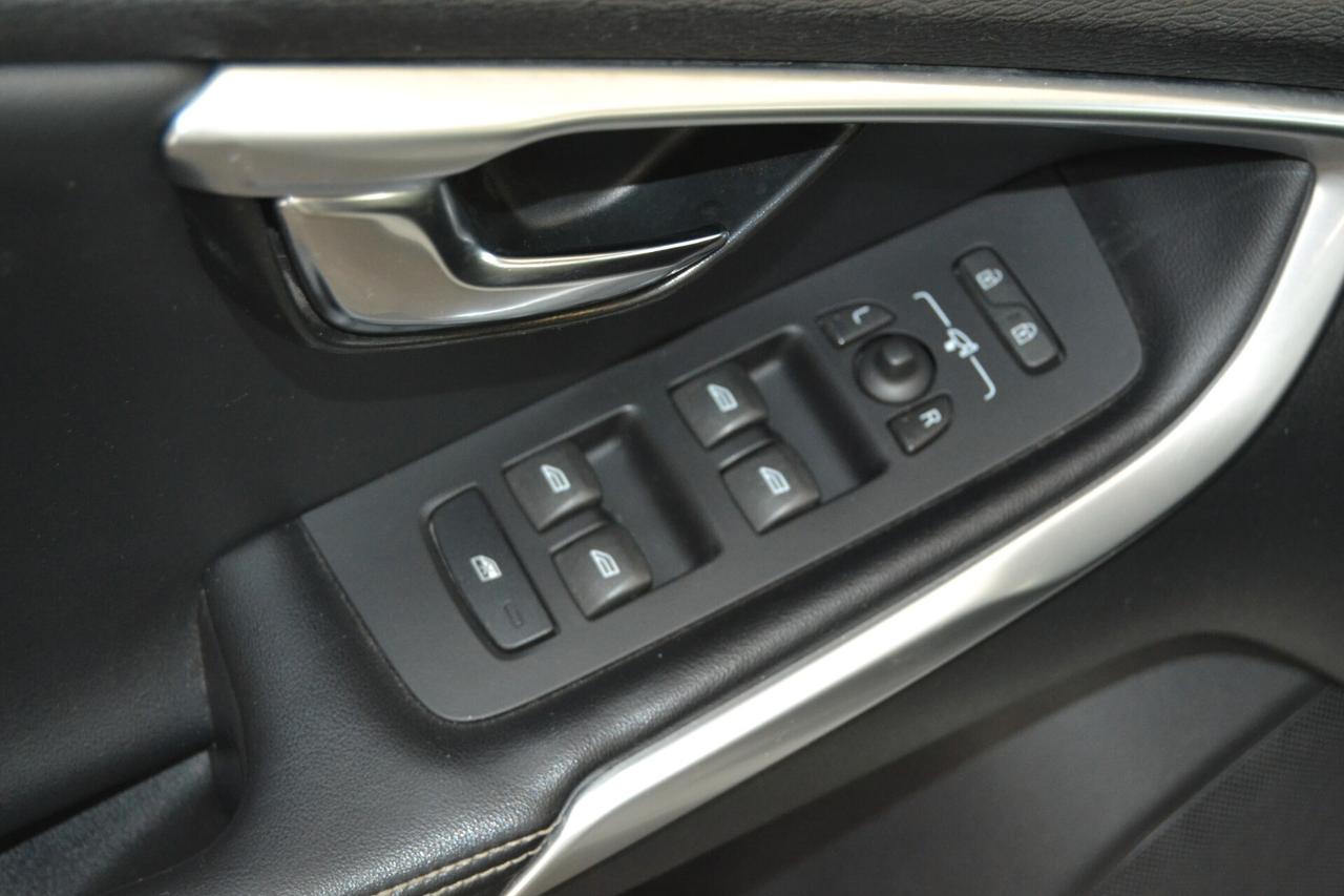 Volvo V40 D2 1.6 R-Design UniPro/Navi/Xenon/Cruse/Pelle