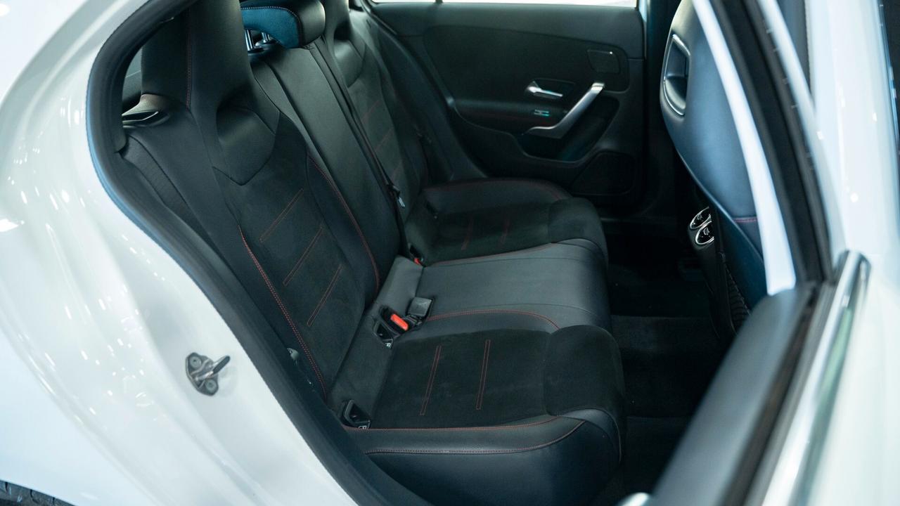 Mercedes-benz A 180 D PREMIUM PLUS AMG TETTO PACK LUCI XENO NAVI FULL