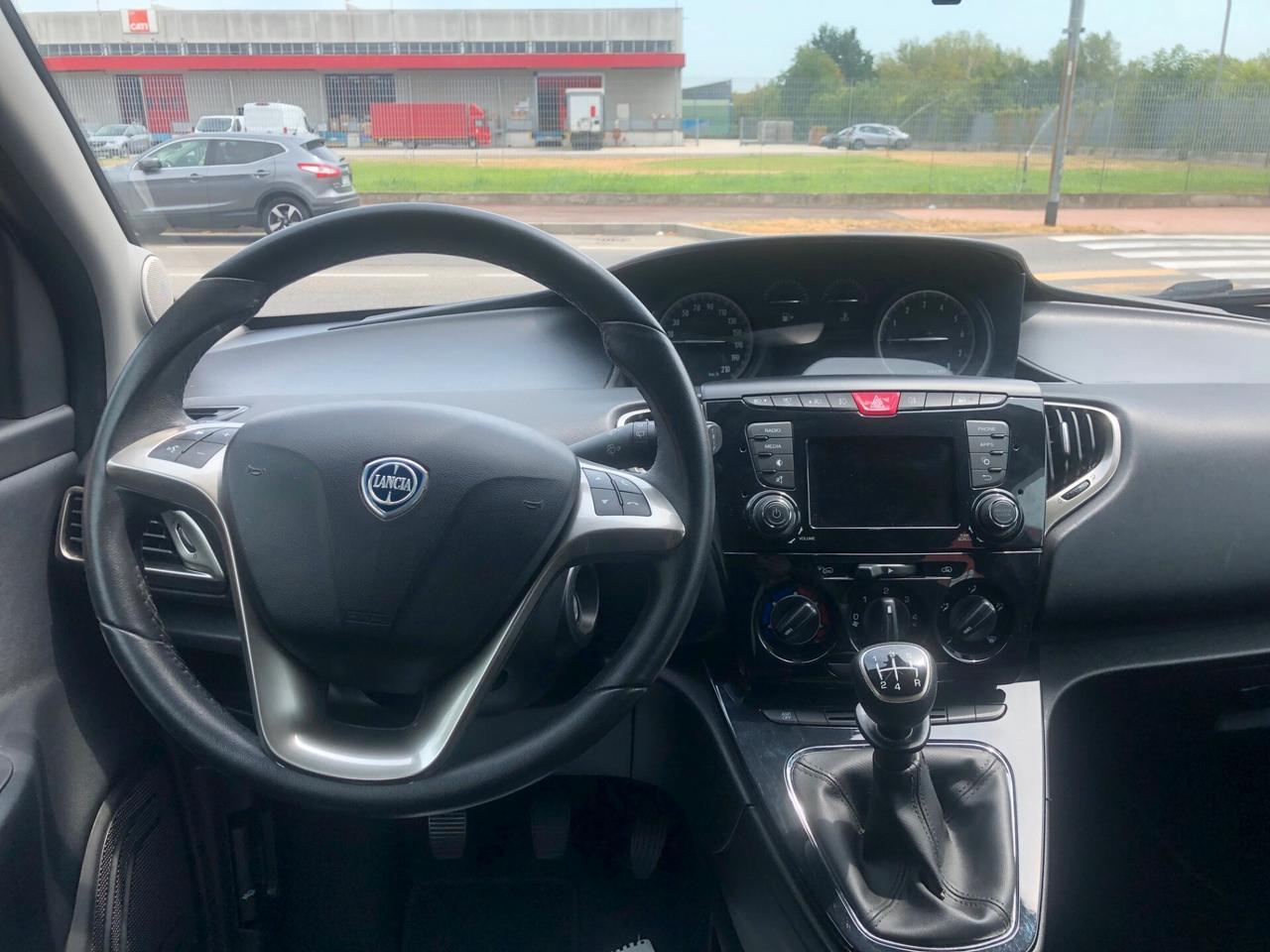 Lancia Ypsilon 1.2 platinum