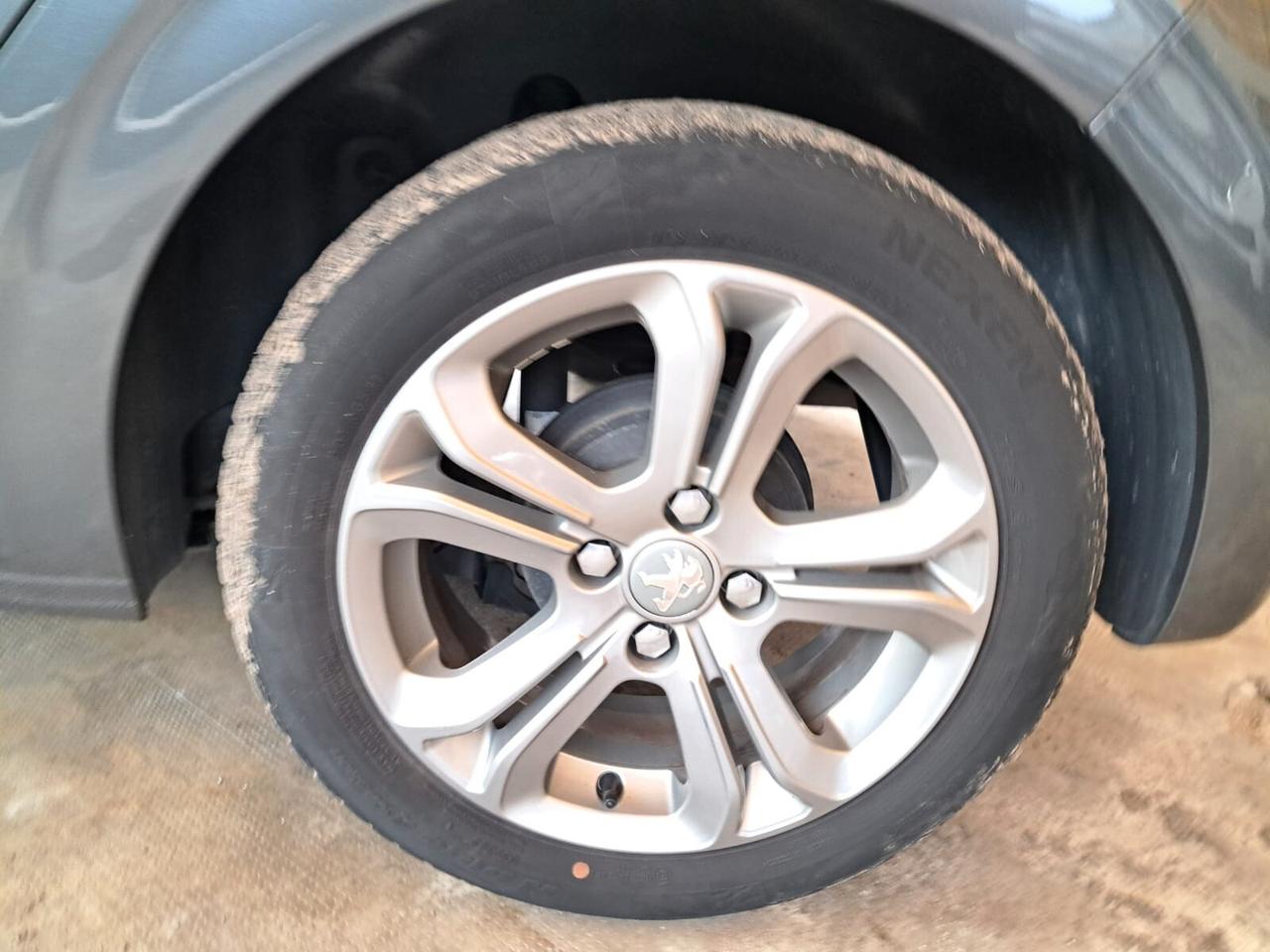 Peugeot 208 1.4 HDi 68 CV 5 porte Allure