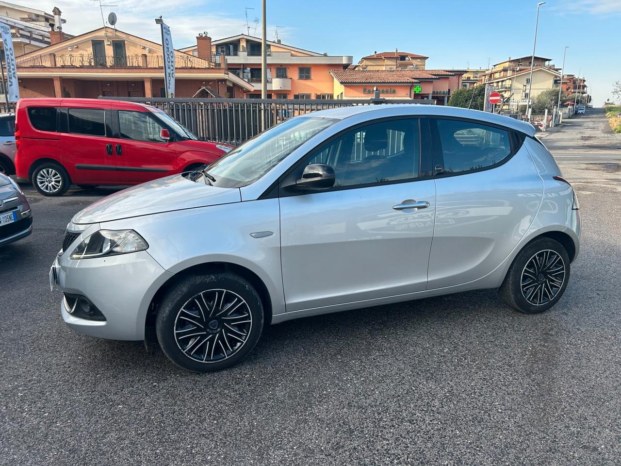 Lancia Ypsilon 1.0 FireFly 5 porte S&S Hybrid Ecochic Gold