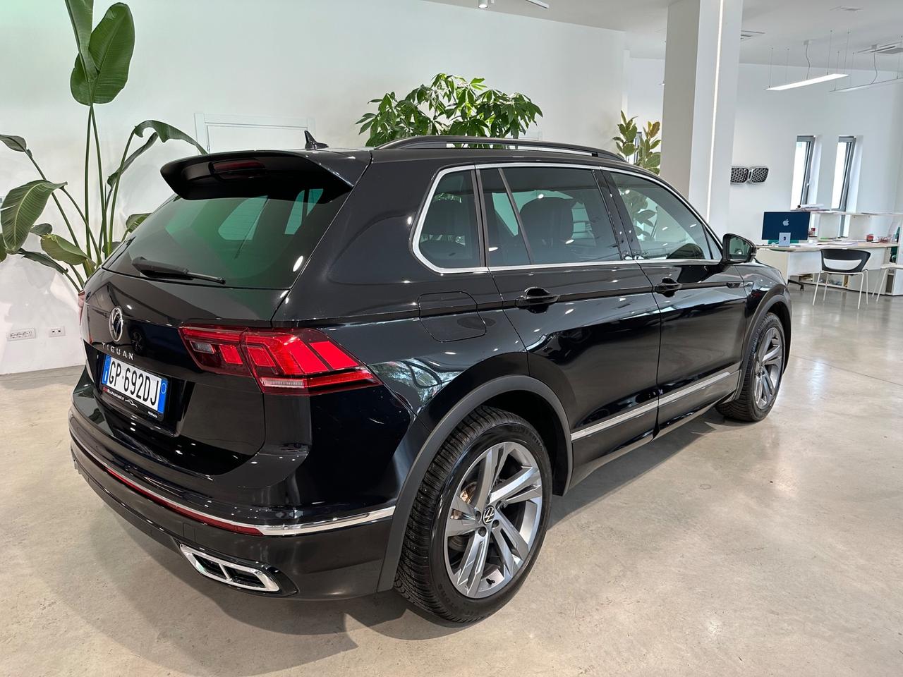Tiguan R-Line 2.0 TDI 150cv DSG SCR IVA ESPOSTA