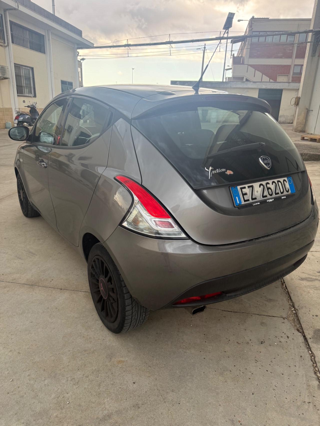 Lancia Ypsilon 1.2 69 CV 5 porte GPL Ecochic Gold