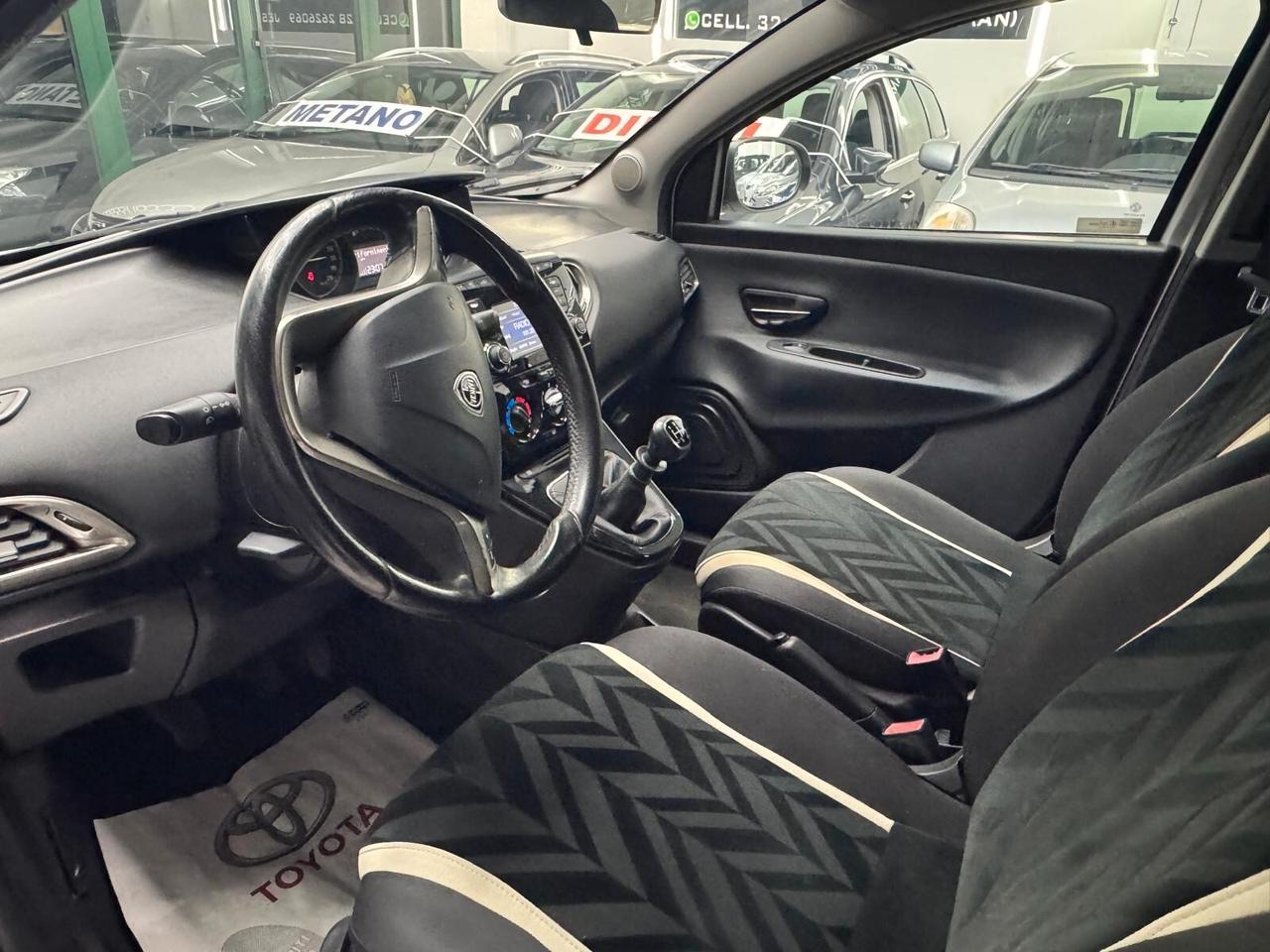 Lancia Ypsilon 0.9 TwinAir 85 CV 5 porte Metano Ecochic Platinum