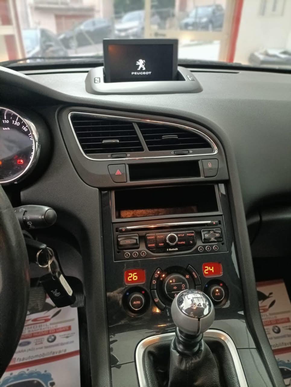 Peugeot 5008 2.0 HDi 150CV Allure