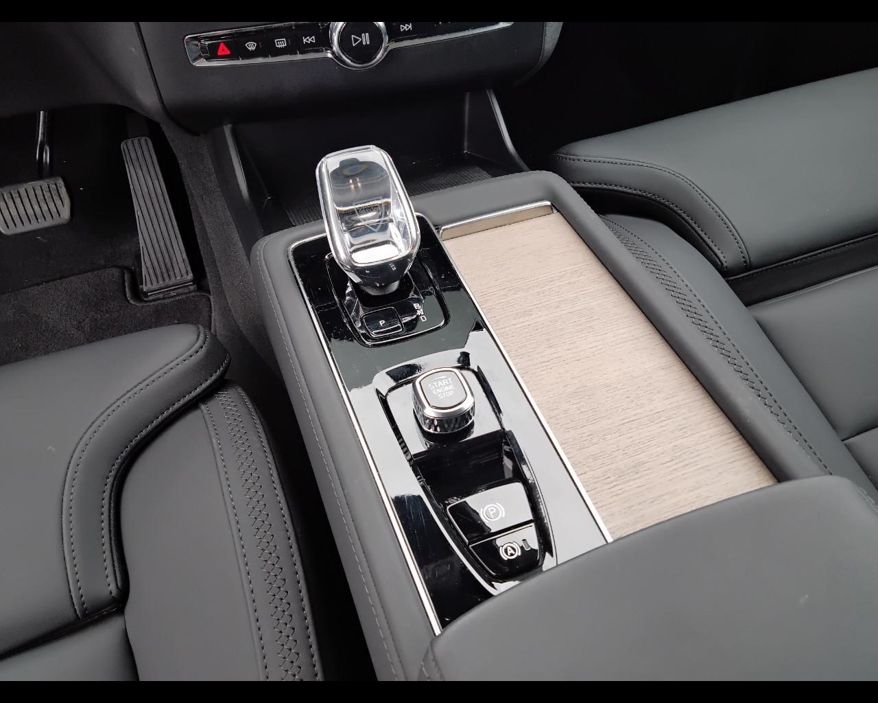 VOLVO XC90 II 2025 - XC90 2.0 b5 mhev Plus Bright awd 7p.ti auto