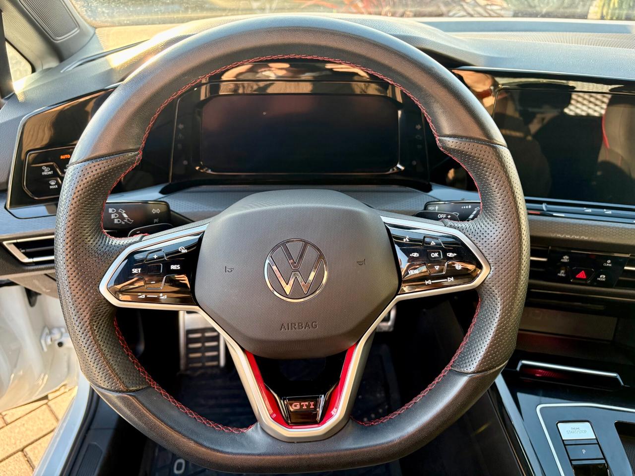 VW Golf 8 GTI 2.0 TSI DSG | SOLI 15.000 KM – COME NUOVA – GARANZIA UFF. iva esposta