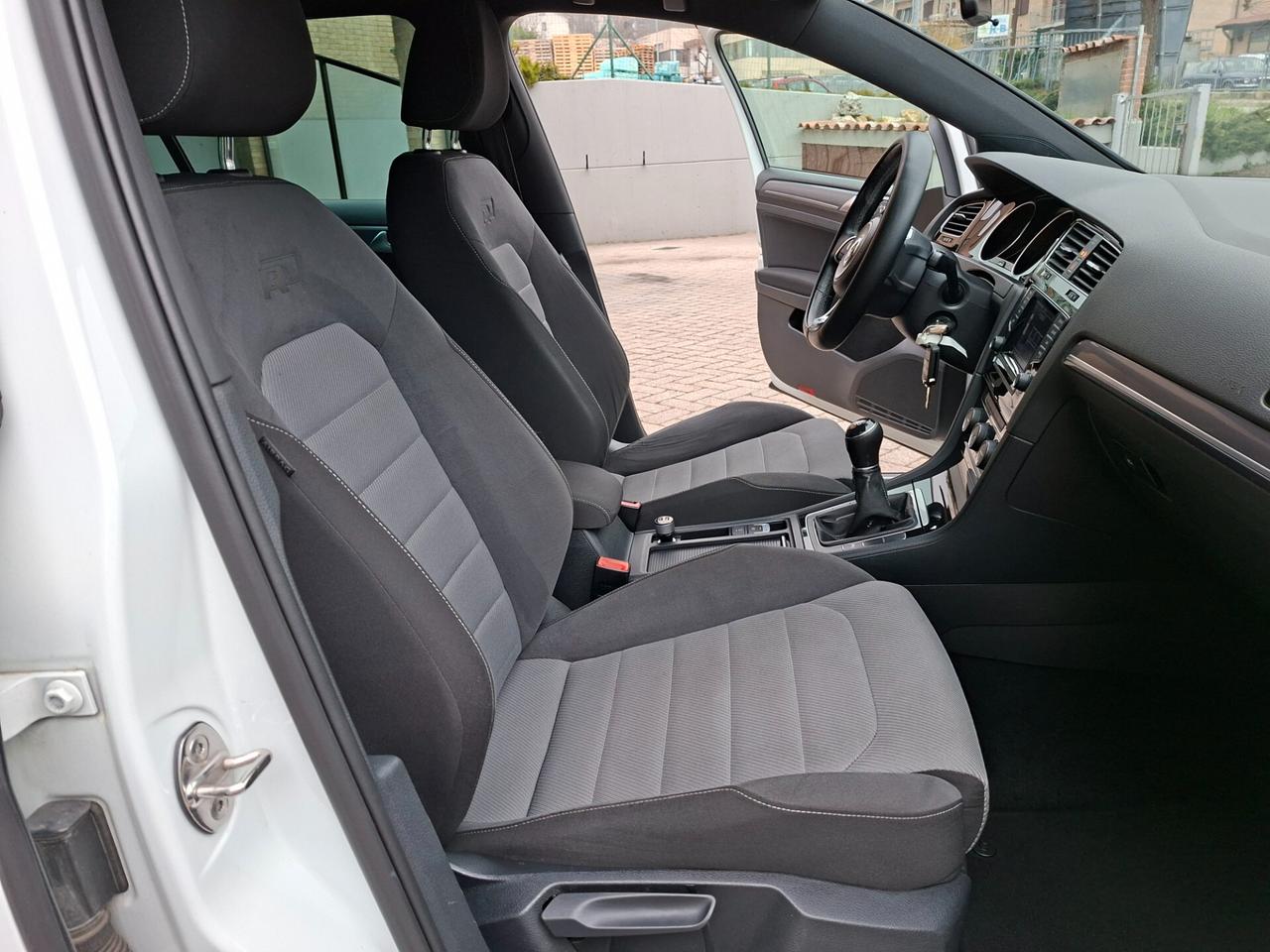 Volkswagen Golf 1.6 TDI 5p. R-line BlueMotion Technology