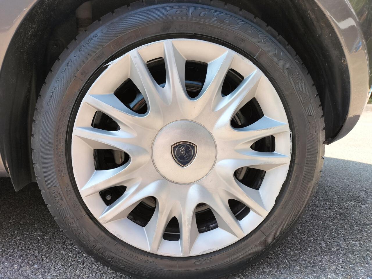 Lancia Ypsilon 1.2 69 CV 5 porte S&S Silver