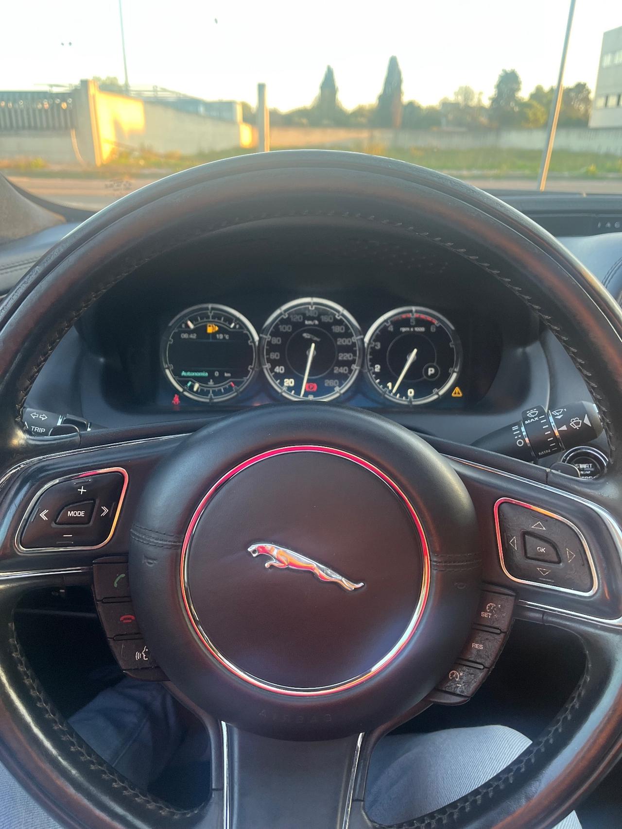 Jaguar XJ 3.0D V6 Premium Luxury - 2012