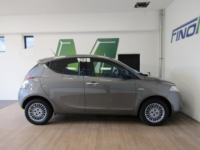 LANCIA Ypsilon 1.2 69 CV 5 porte NEOPATENTATI