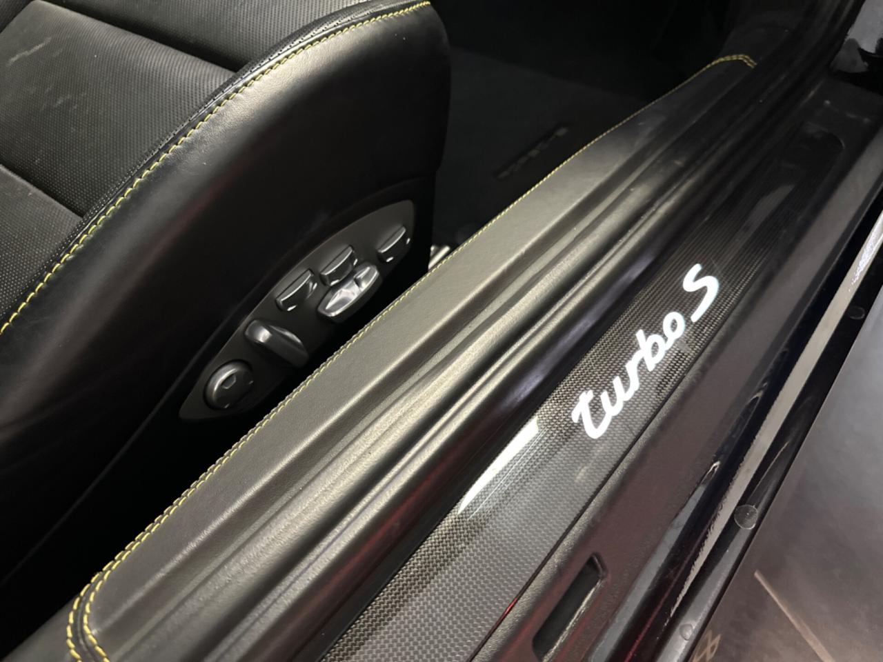 PORSCHE 911 3.8 TURBO S 560CV COUPE'