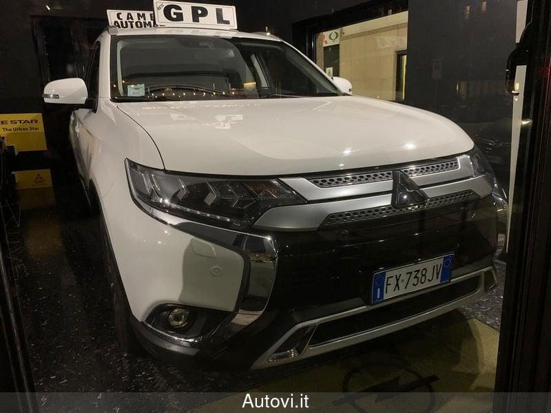 Mitsubishi Outlander 2.0 4WD GPL Bi-fuel CVT Instyle SDA 7 posti