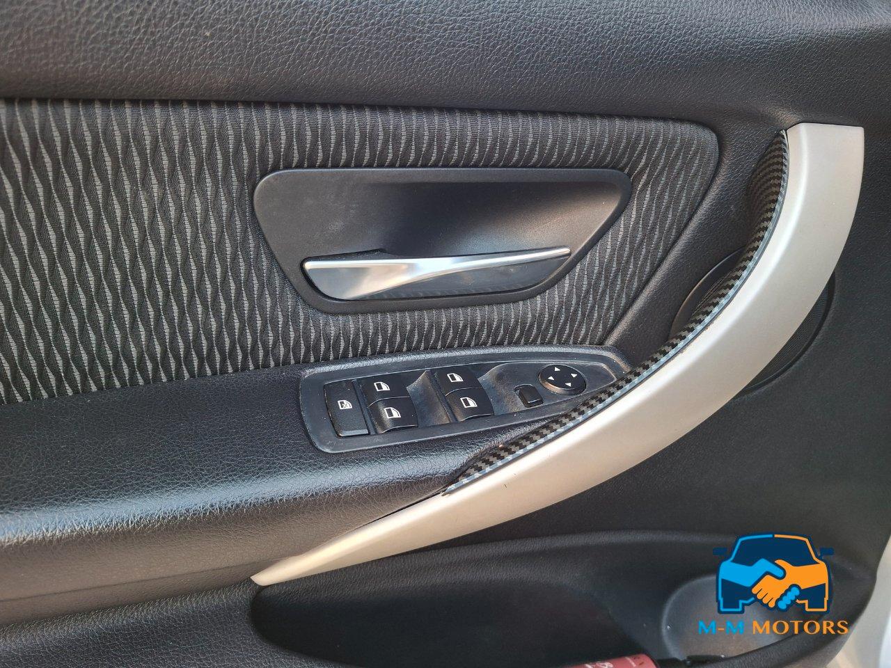 BMW 320 d Touring doppio treno di pneumatici