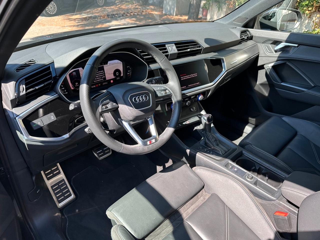 Audi Q3 SPORTBACK 35 TDI S tronic S line Edition / PELLE / R19