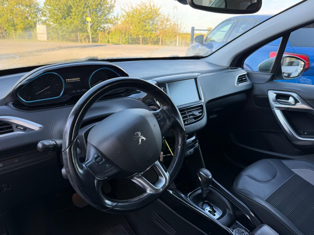 Peugeot 2008 1.2 Turbo Benzina Automatica Neopatentati