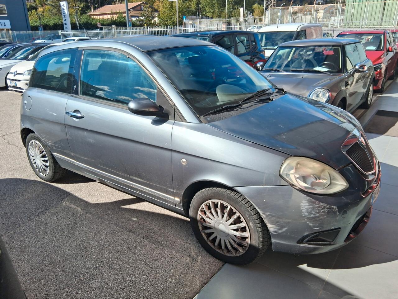 Lancia Ypsilon 1.3 MJT 75 CV Argento
