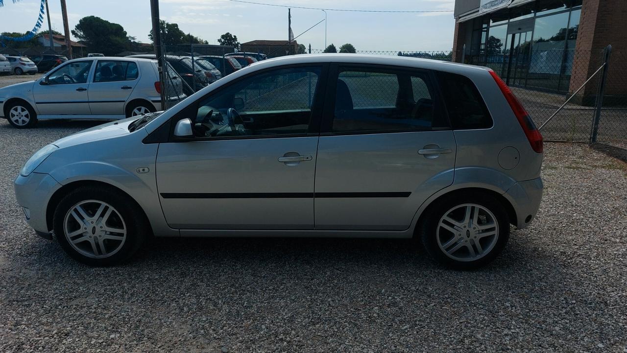 Ford Fiesta ghia 1200 GPL