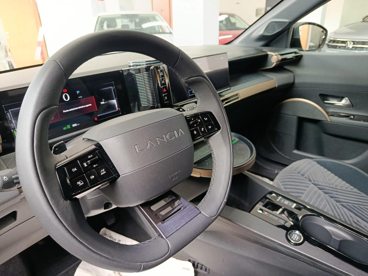 Lancia Ypsilon Hybrid e-DCT LX