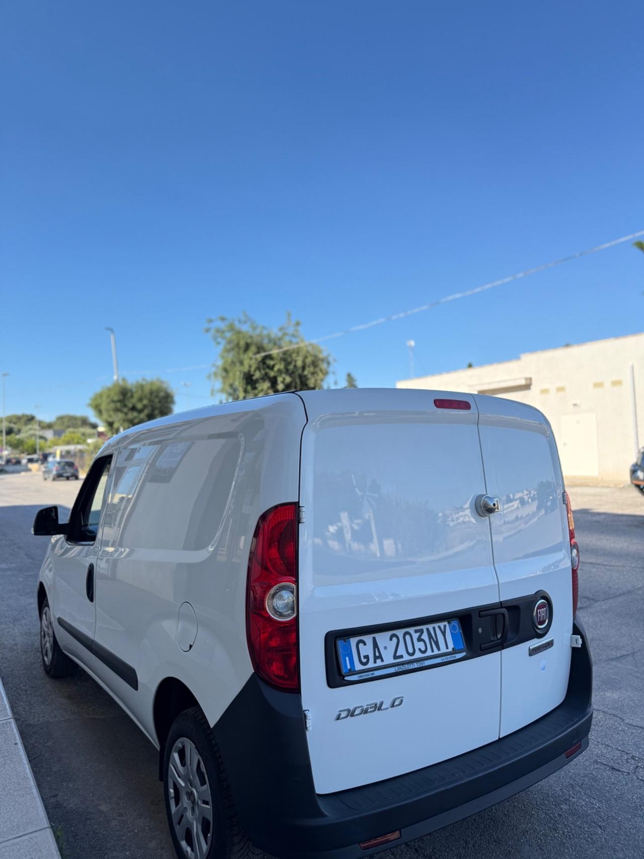 Fiat Doblo MULTIJET, 3 POSTI CON NAVIGATORE,BLUETOOTH,SCHERMO TOUCH,ANDROID AUTO