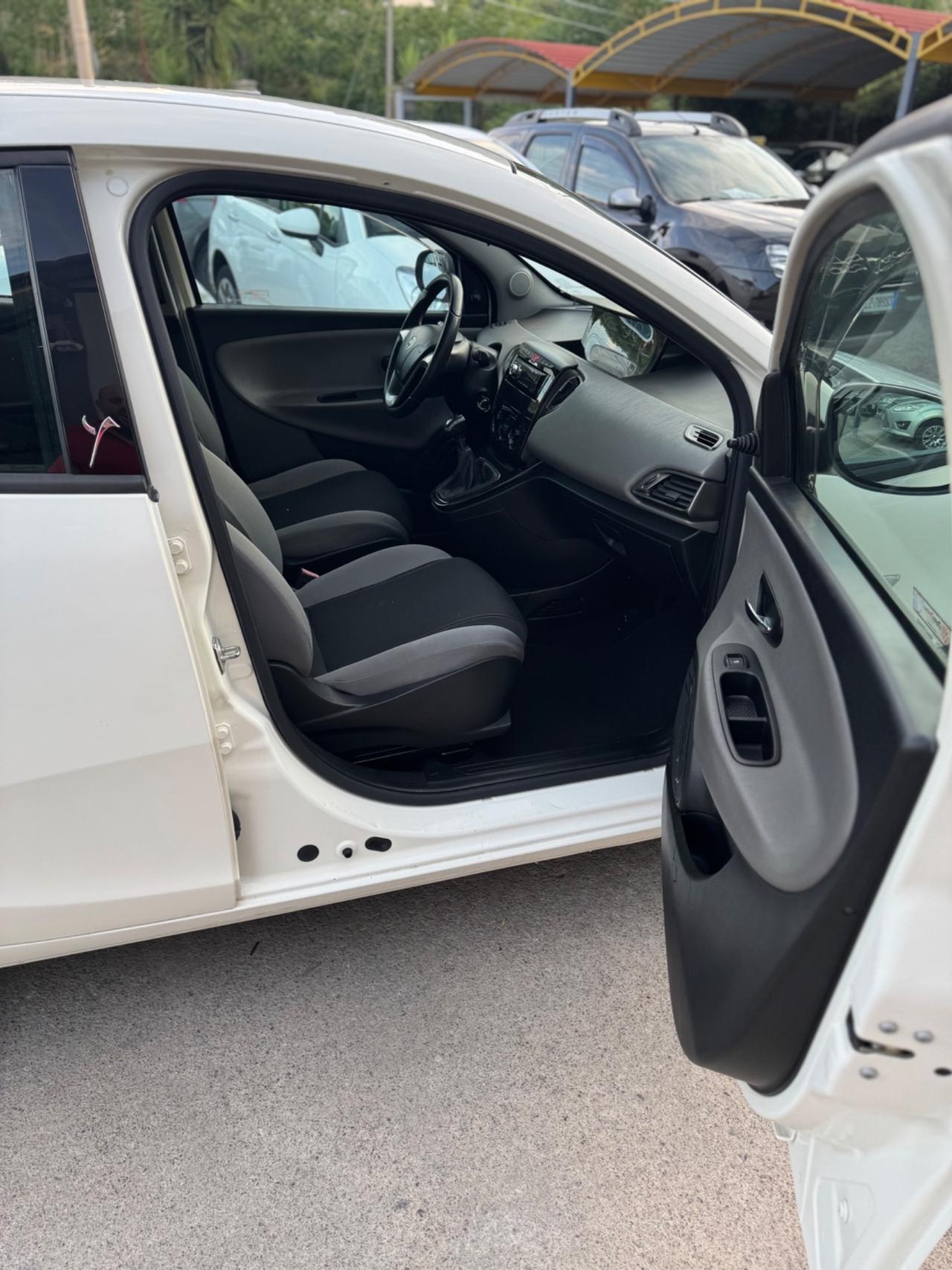 Lancia Ypsilon 1.3 MJT 16V 95 CV 5 porte S&S Silver