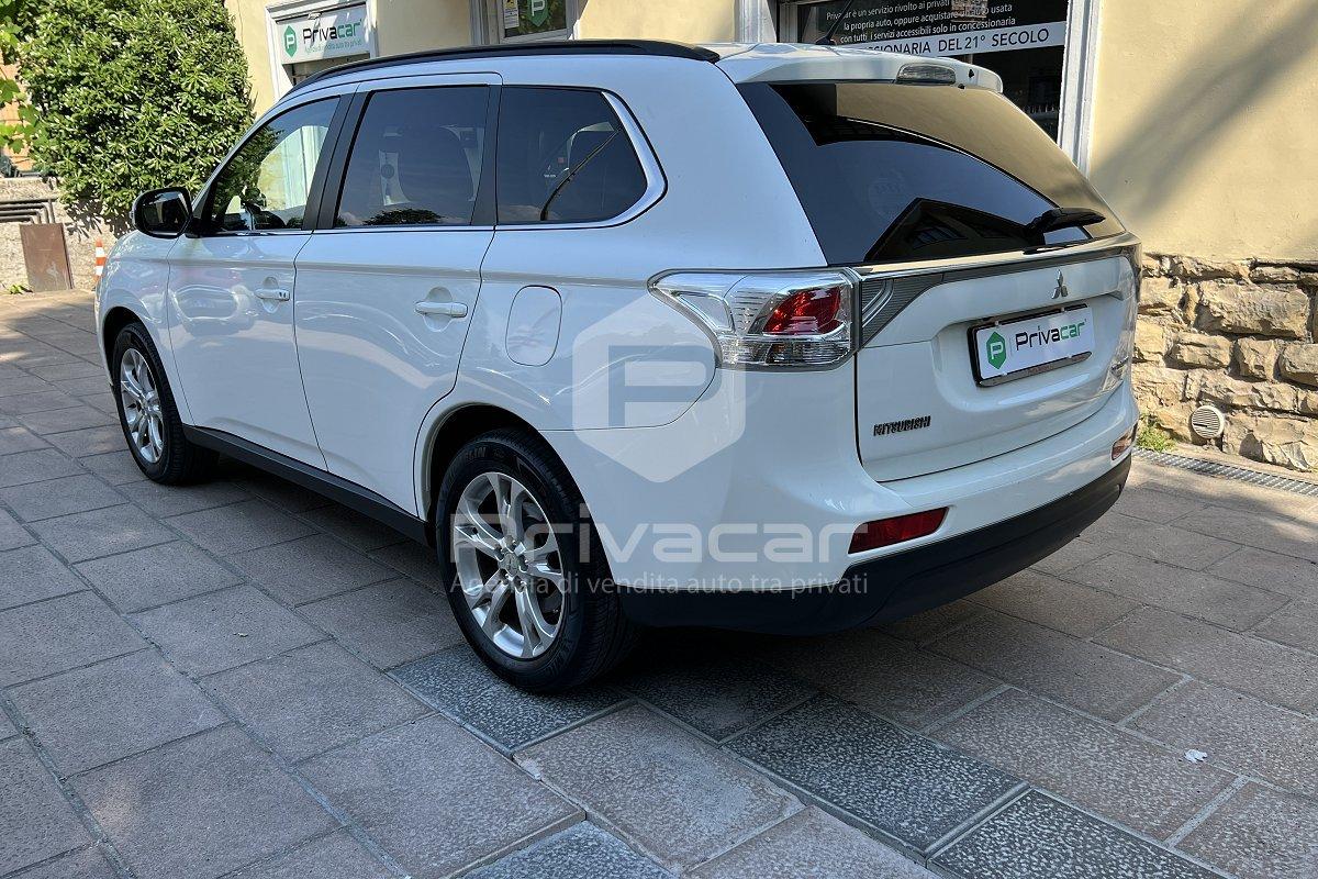 MITSUBISHI Outlander 2.2 DI-D 4WD Instyle 7p.
