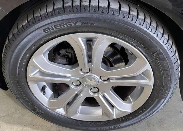 Peugeot 208 1.2 e-vti 12v 82CV Allure