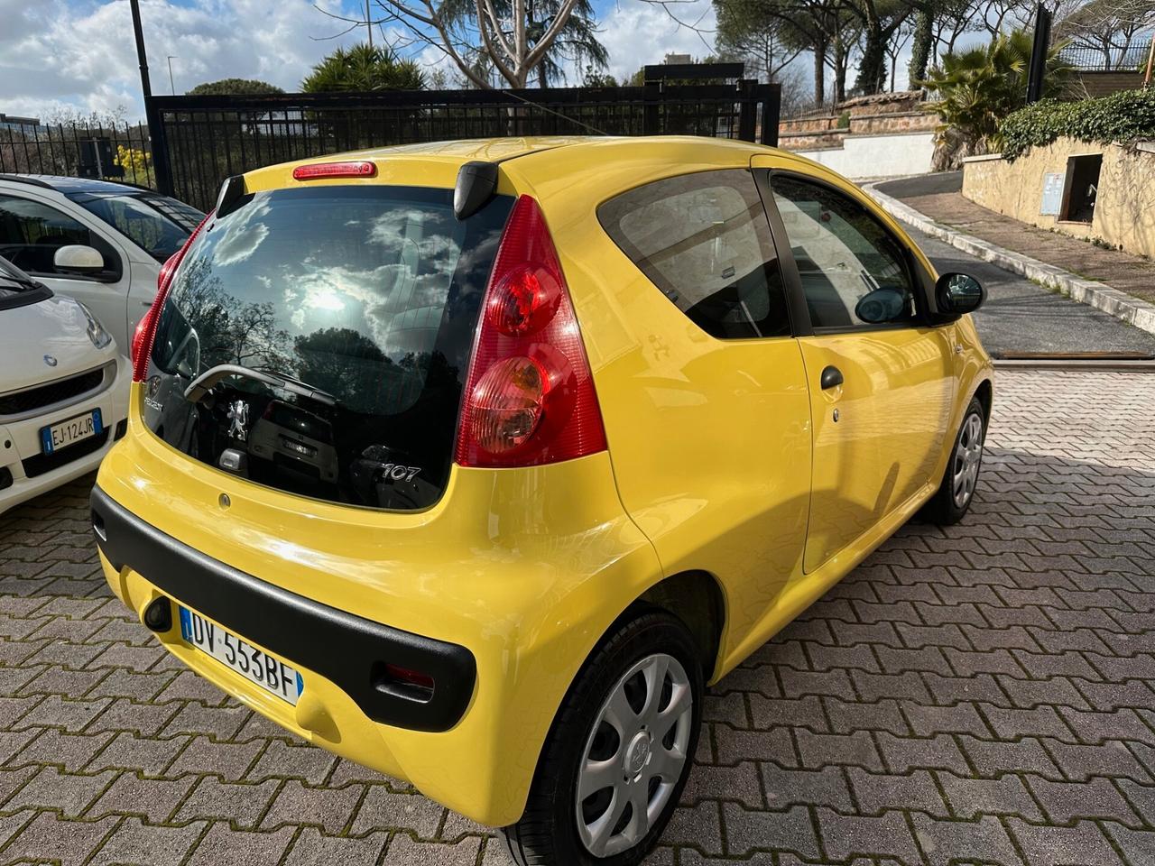 Peugeot 107 1.0 3P. 03/2009 KM.76081 UNIPRO.