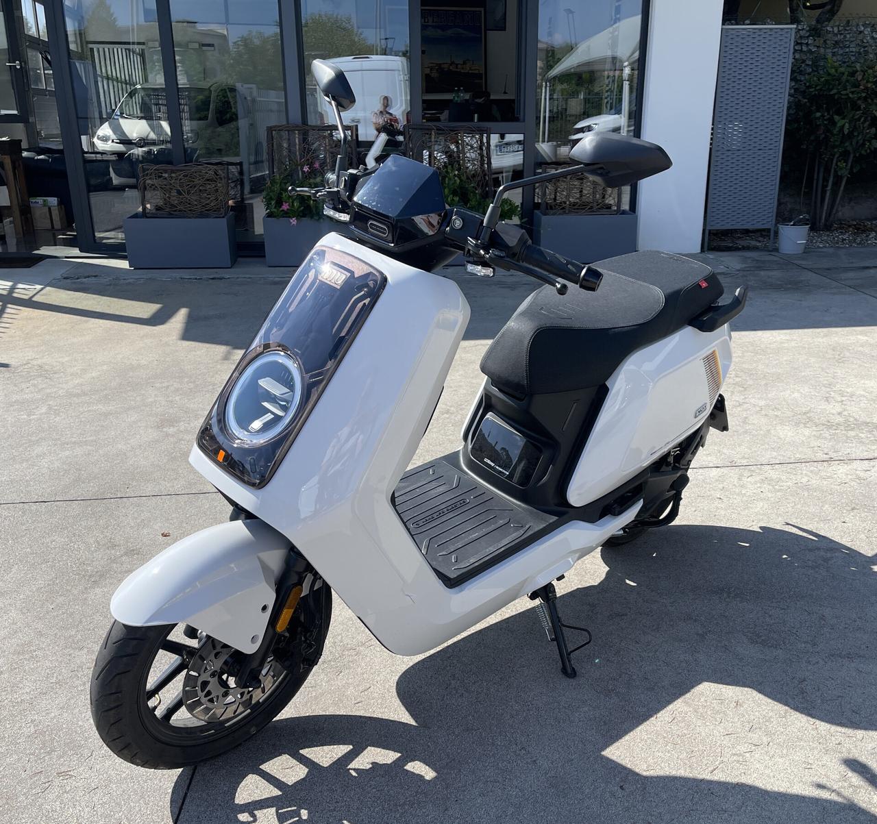 Niu NQiX 300
