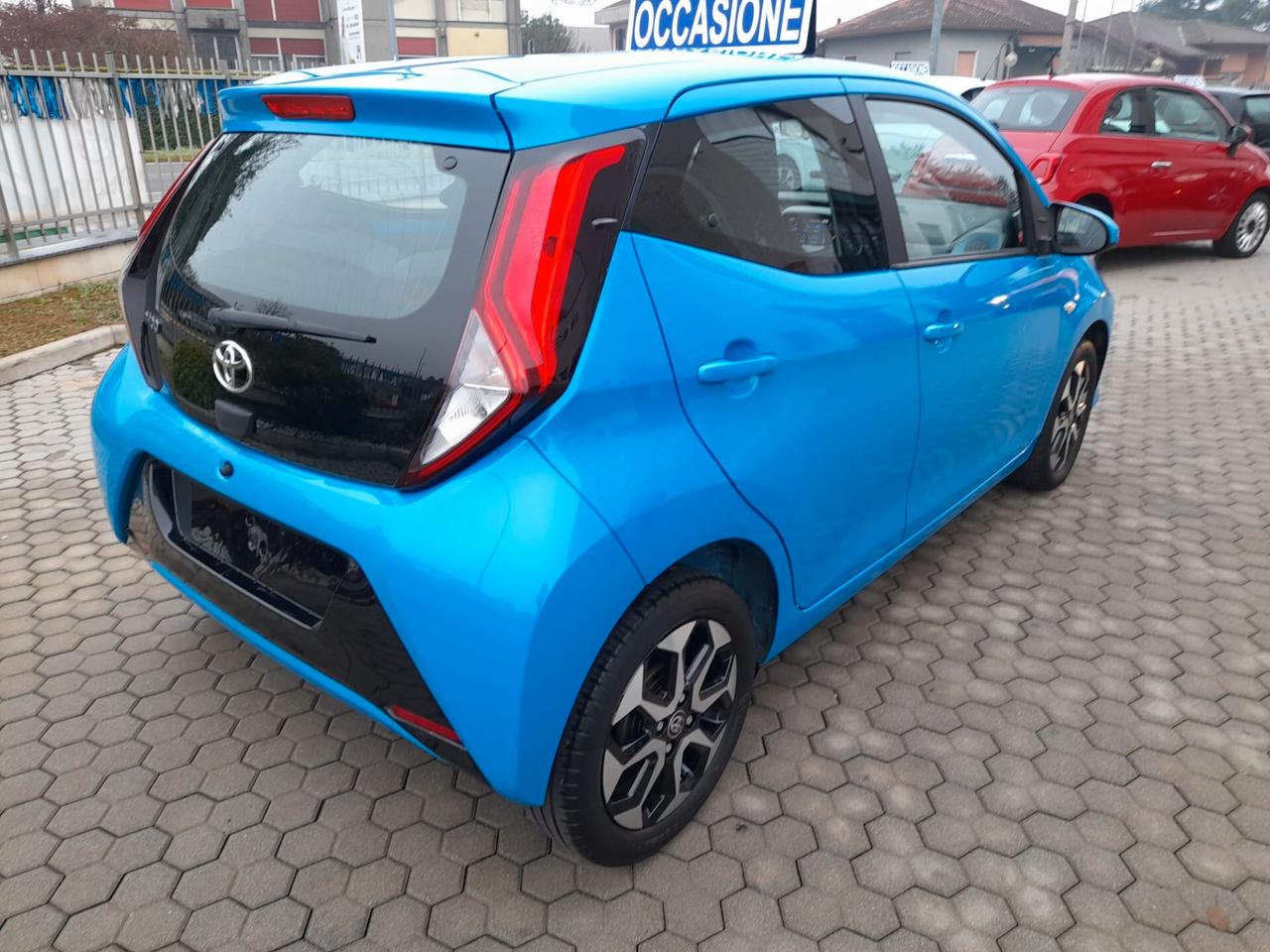 Toyota Aygo Connect 1.0 VVT-i 72 CV 5 porte x-play