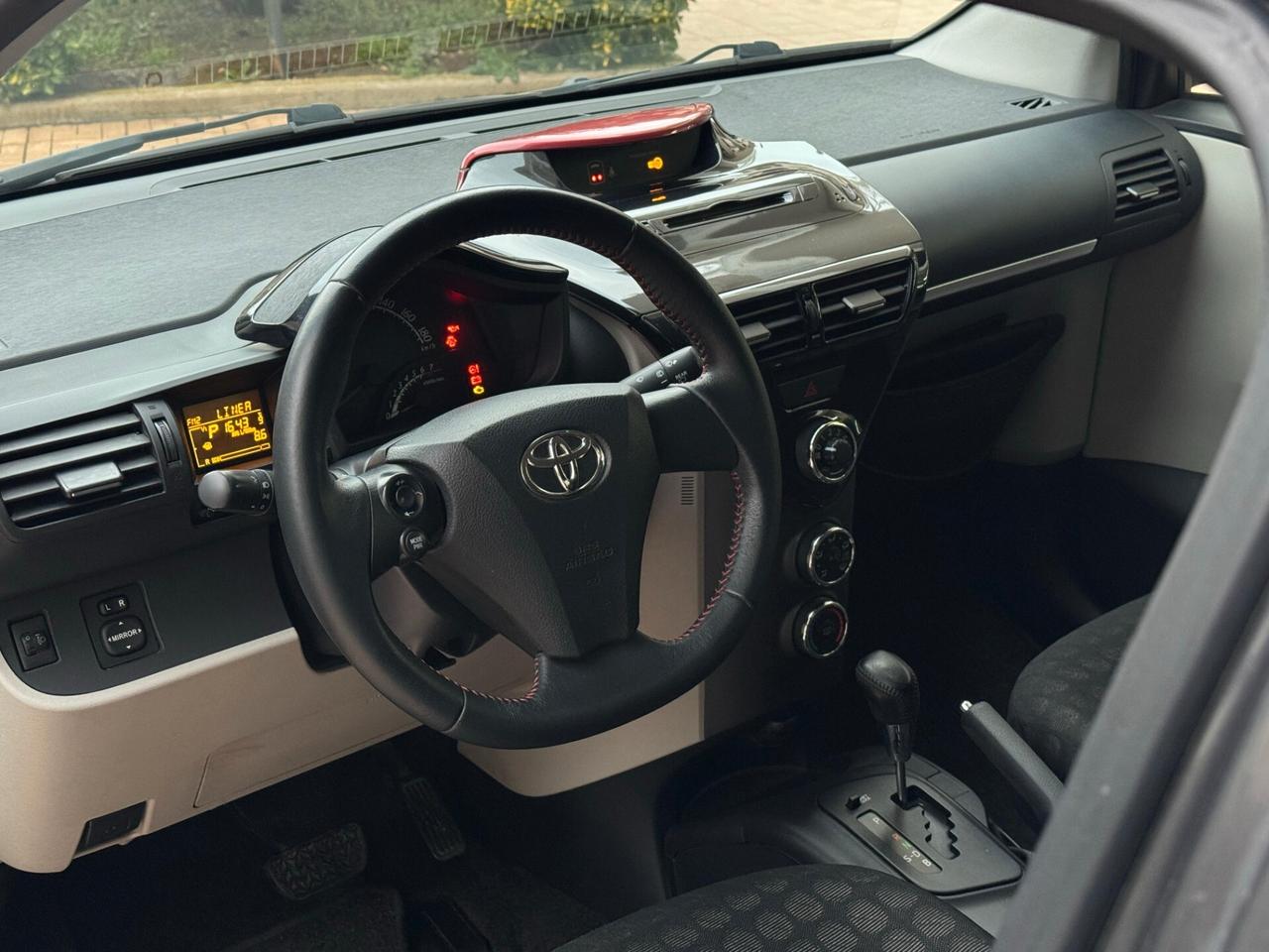 Toyota iQ 1.0 CVT Active 68 cv