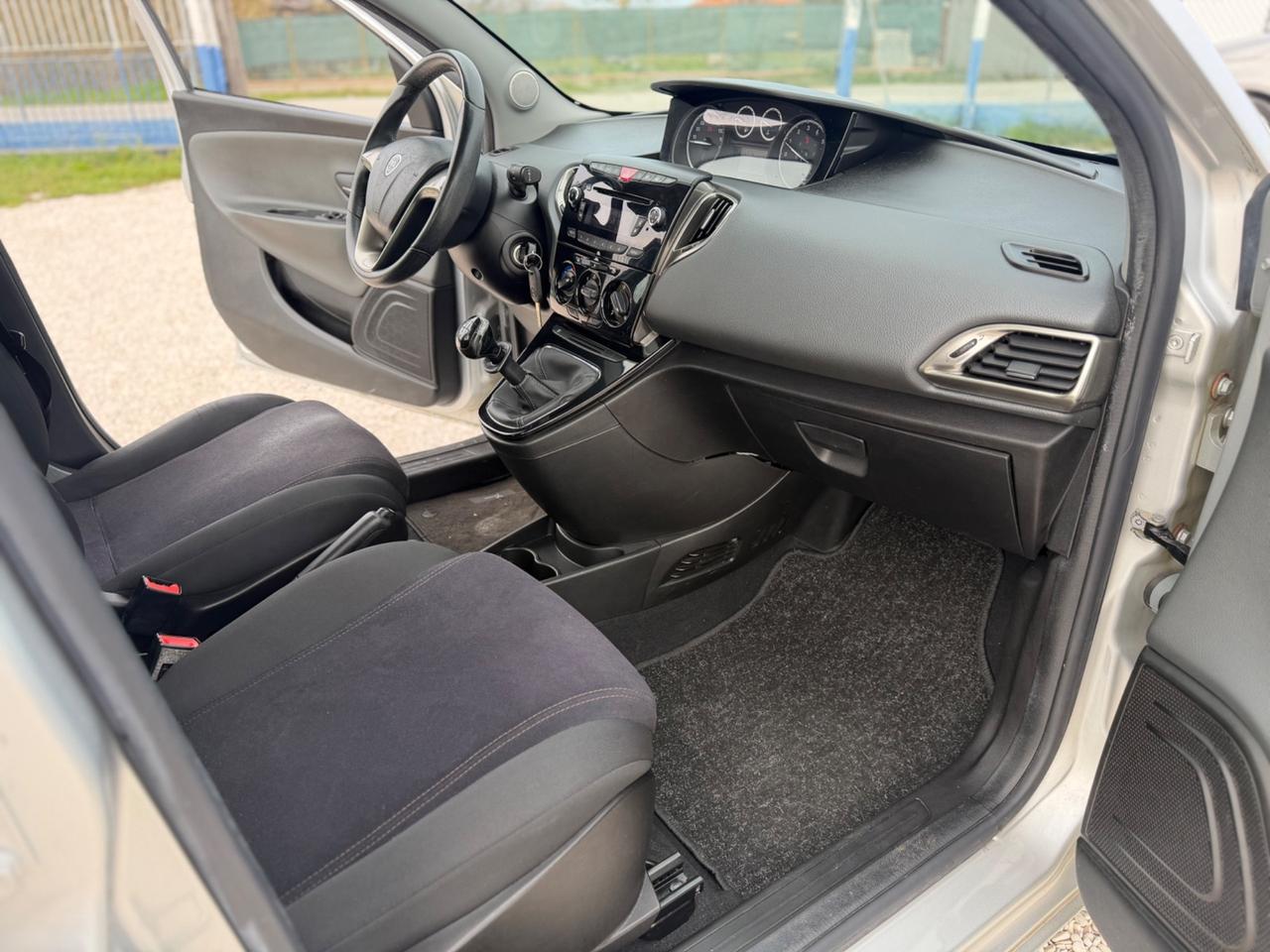 Lancia Ypsilon 0.9 TwinAir 85 CV 5 porte Metano Ecochic Gold